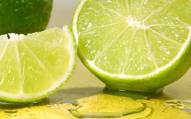 Limão emagrece? Conheça os mitos e verdades