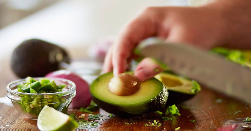 Abacate do café ao jantar: como aproveitar a fruta rica em gorduras boas