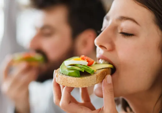 Você vai querer comer abacate diariamente após conhecer seus benefícios