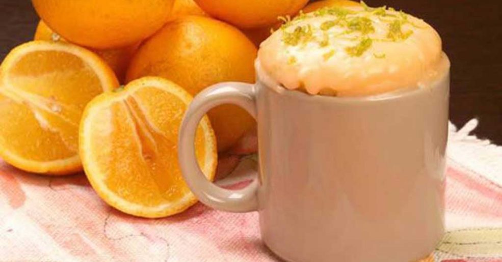 Bolo de laranja na caneca