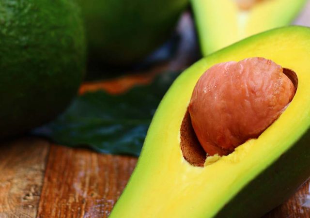 3 passos simples para escolher o abacate perfeito