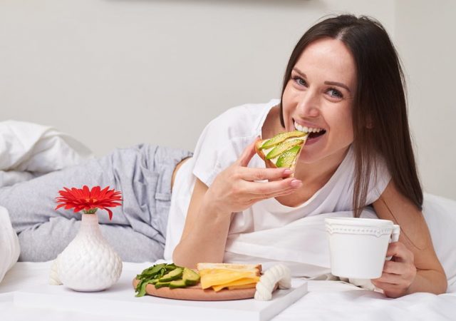 Abacate do café ao jantar: como aproveitar a fruta rica em gorduras boas