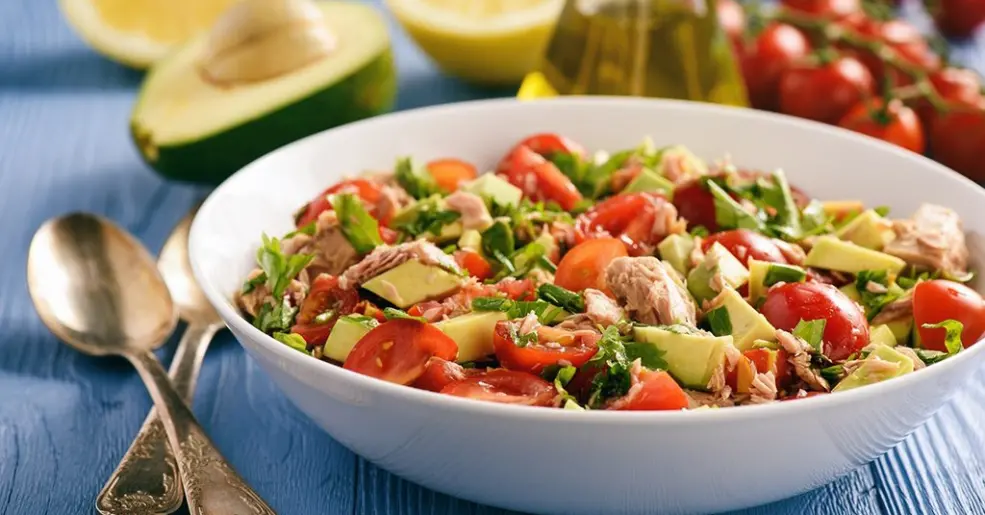 Salada Abacate com Atum e Tomate