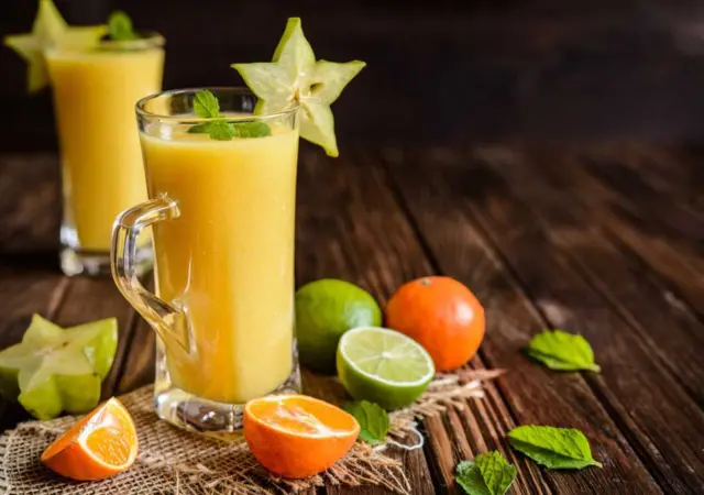 Suco de Carambola com Tangerina e Limão