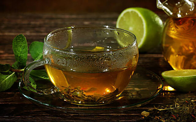 8 benefícios do chá de limão