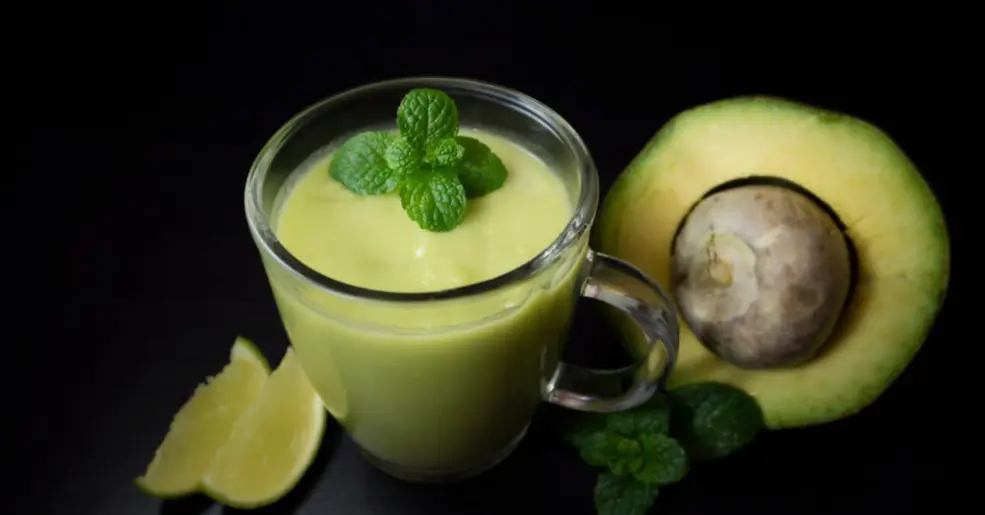 Vitamina de abacate com limão