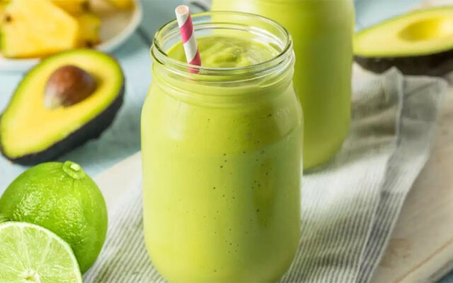 Suco de abacate com limão: veja o que esta combinação pode fazer no seu organismo