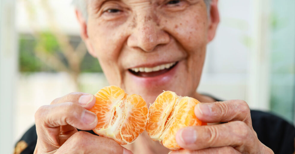 Alimentos com vitamina C para incluir na dieta dos idosos